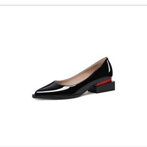 Elegant Black Women's Shoe with Red Accent